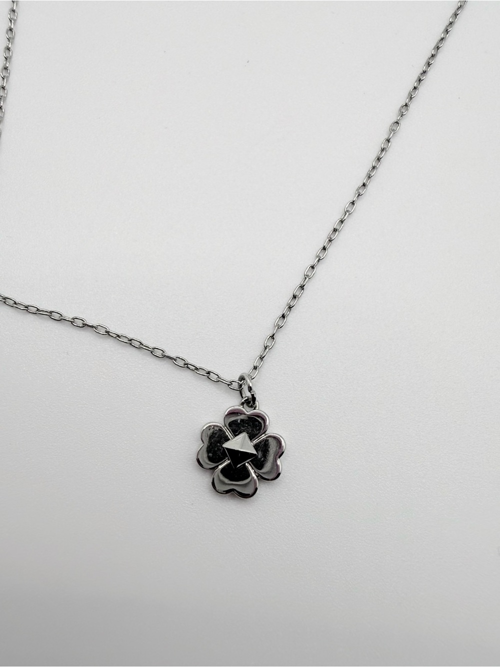kate spade Silver Four-Leaf Clover Pendant Necklace comes with dustbag